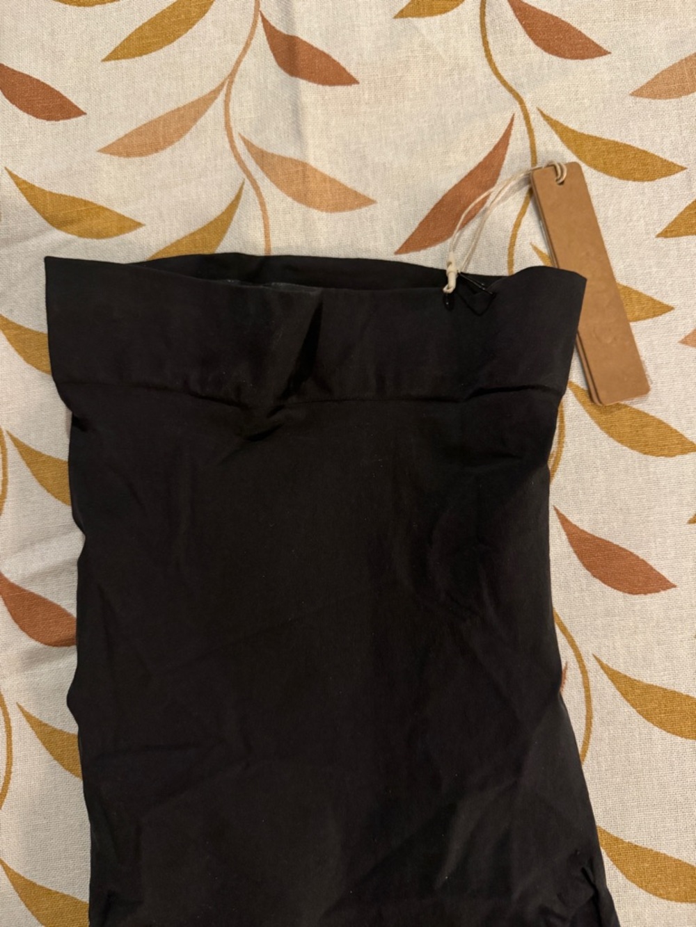 SKIMS Black High-Waist Mid-Thigh Shaping Shorts - Picture 2 of 9